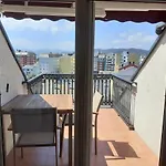 Atico Con Terraza Y Piscina Comunitaria Apartment *