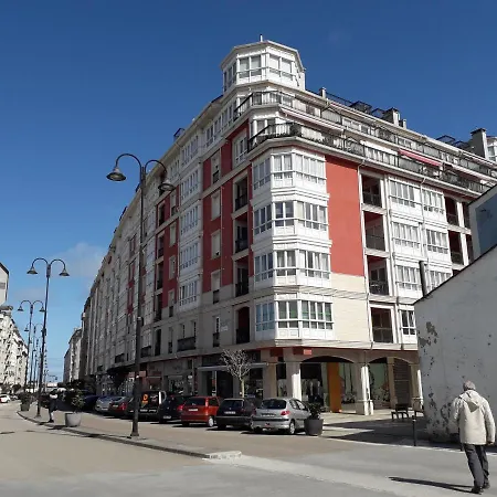 Atico Con Terraza Y Piscina Comunitaria * Рибадео